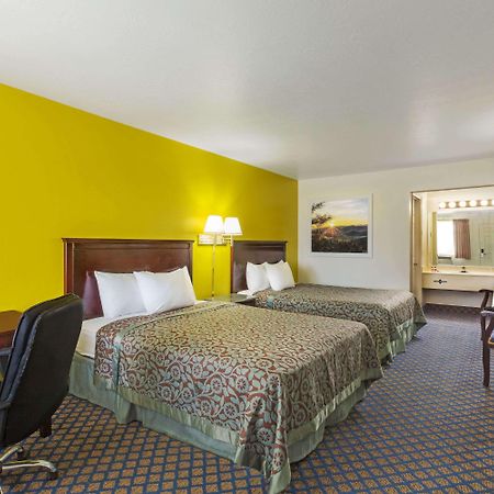 Days Inn By Wyndham Delta Exterior photo