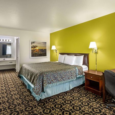 Days Inn By Wyndham Delta Exterior photo