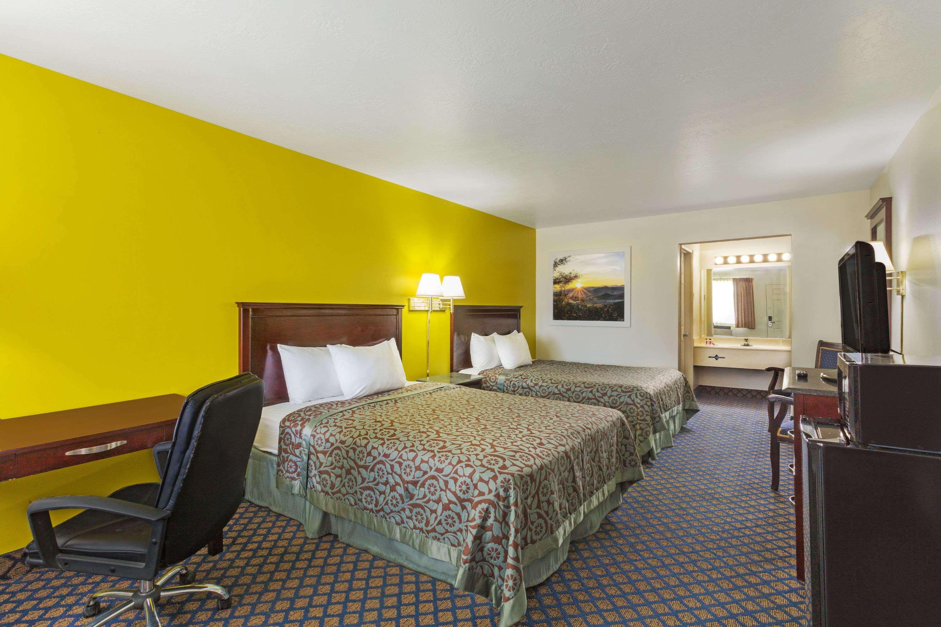 Days Inn By Wyndham Delta Exterior photo