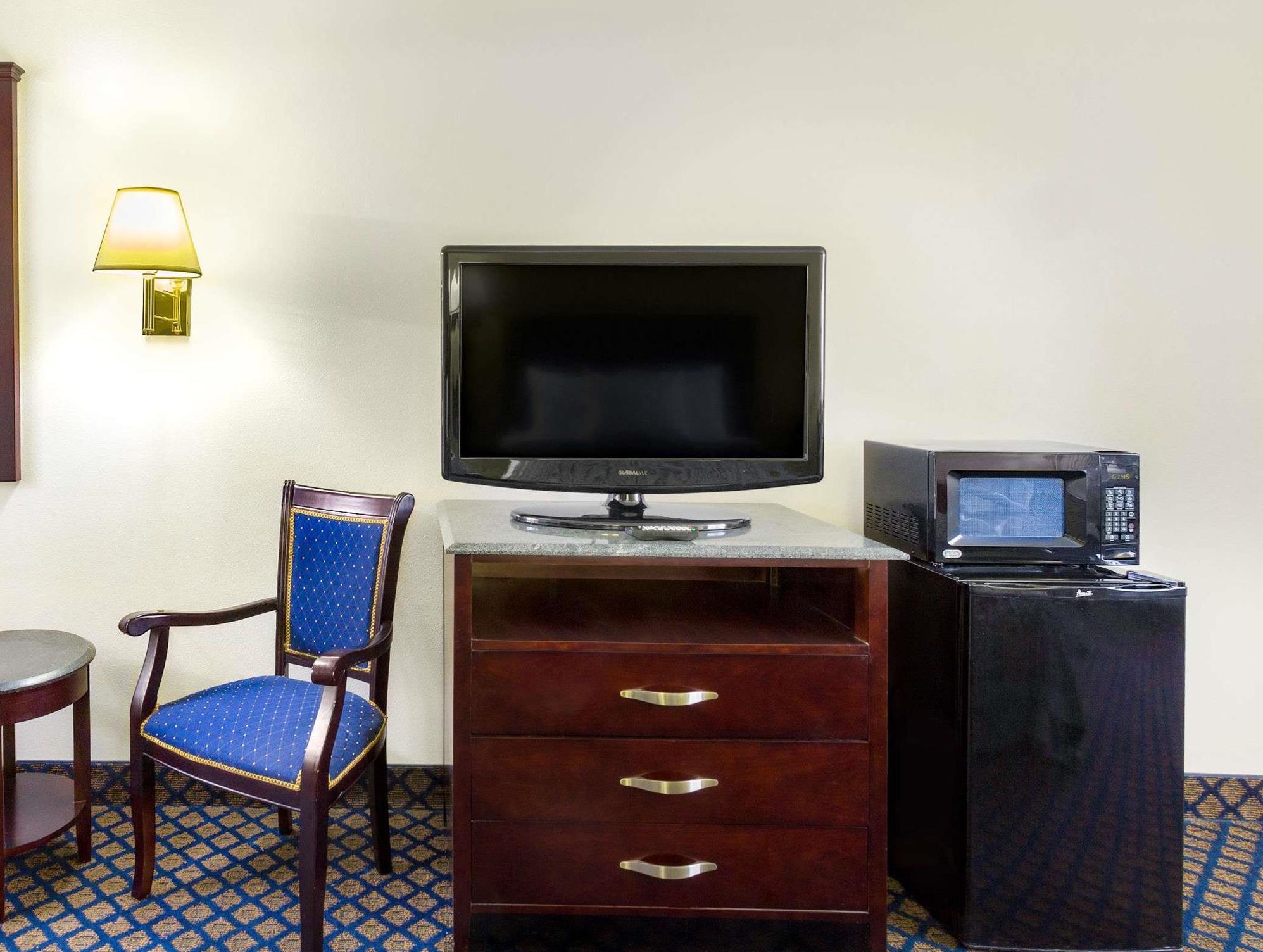 Days Inn By Wyndham Delta Exterior photo