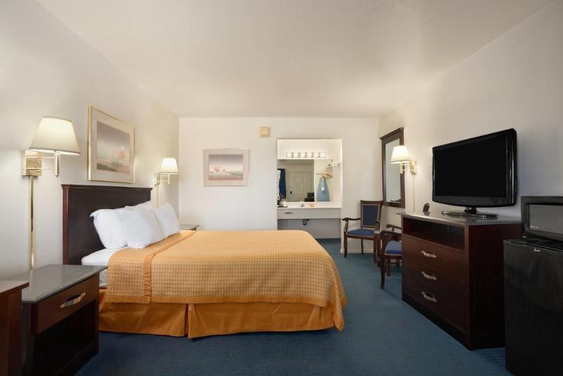 Days Inn By Wyndham Delta Exterior photo